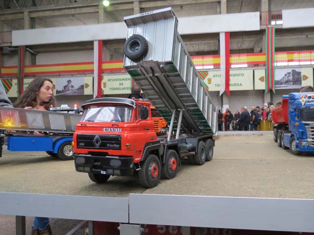 Sergio trajo desde Valencia este fantástico camión Renault 300 a escala 1:14 de radio control.
